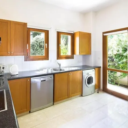 Your Family Will Love This Cyprus With Stunning Sunset Views, Paphos 1180 别墅 *